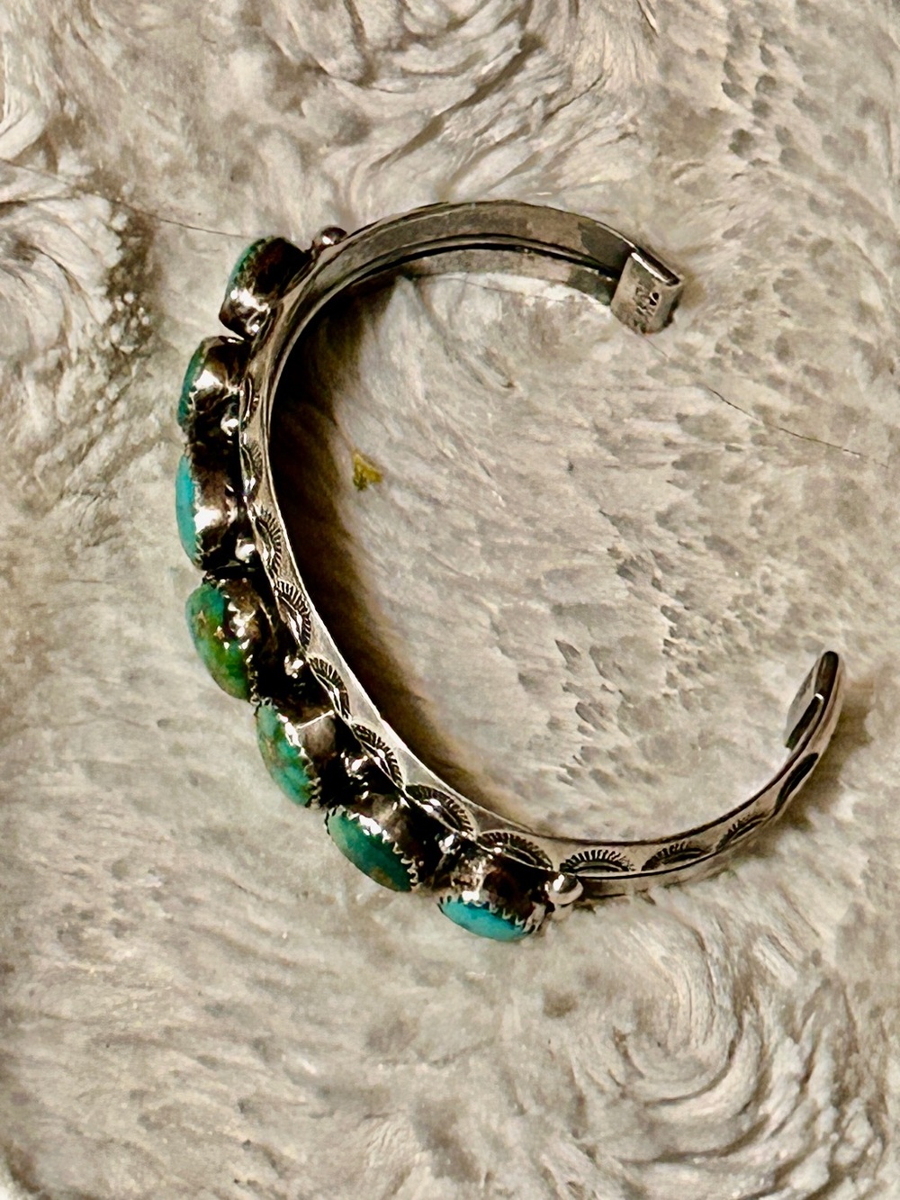 Navajo signed Tsinnie turquoise cuff bracelet - Picture 2 of 15